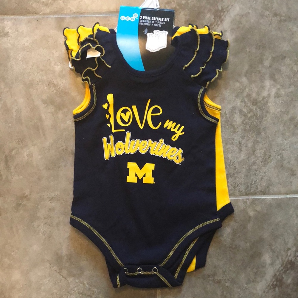 University of Michigan 2pc creeper set NWT size 3/6 months
